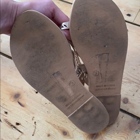 🚨SOLD🚨Hollister sandals - Picture 3 of 3